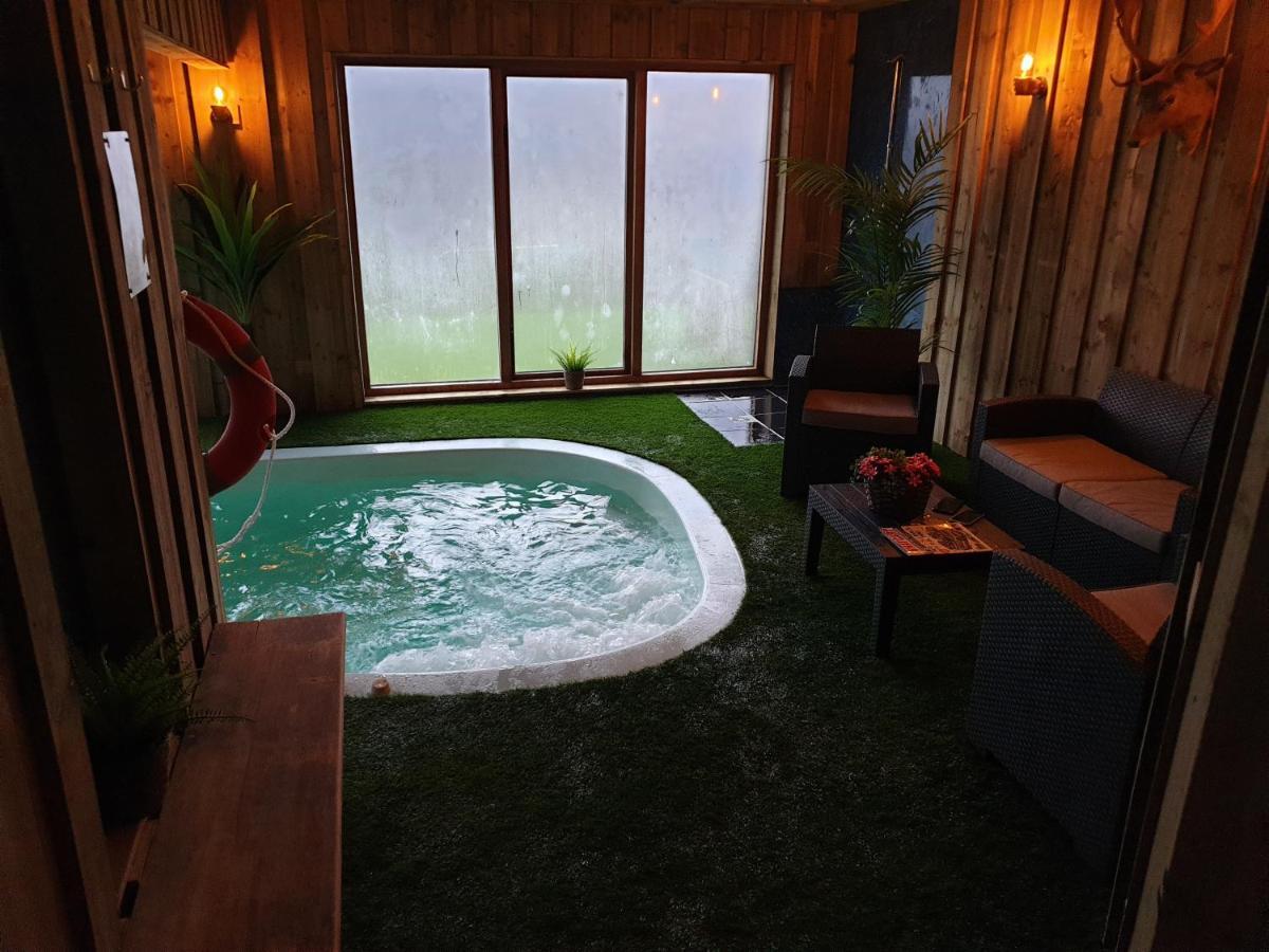 Crackin View Guest House เฮกแซม ภายนอก รูปภาพ